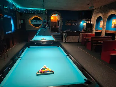 Kmicic pub bilardowy. Baska D.